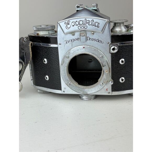 Vintage Exakta VX Ihagee Dresden Film Camera Lot of 2 & Accessories Germany - Picture 4 of 16